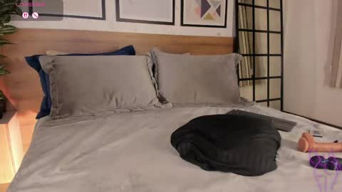 Mia  online show from March 2026 08:19:01 AM