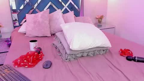 Mia Khalifa online show from February 2025 02:37:02 PM