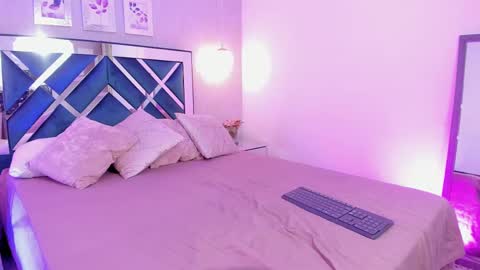 Mia Khalifa online show from February 2025 11:36:02 AM