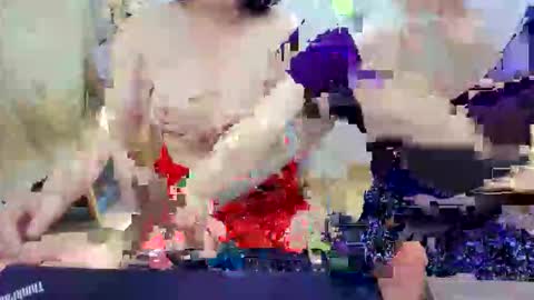 Mia online show from November 2025 11:52:02 AM