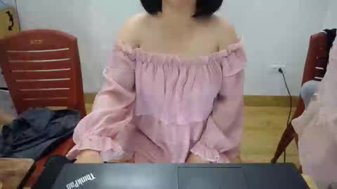 Mia online show from November 2025 06:05:02 AM