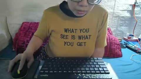 Mia online show from December 2025 07:47:01 AM