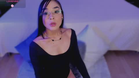 Snapshot of mialarouse chatting on April 2026 08:53:01 PM Mia Larouse online show from April 2026 08:53:01 PM