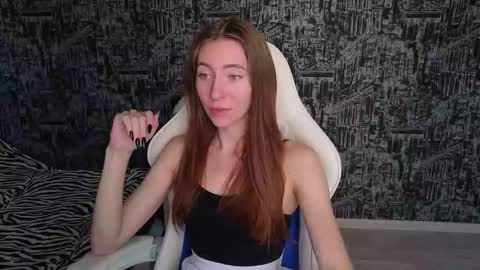 MiaLinder online show from October 2025 11:52:02 AM
