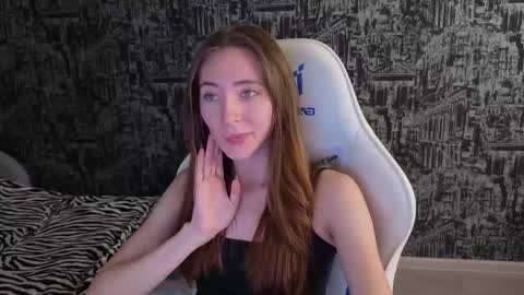MiaLinder online show from October 2025 03:21:02 PM