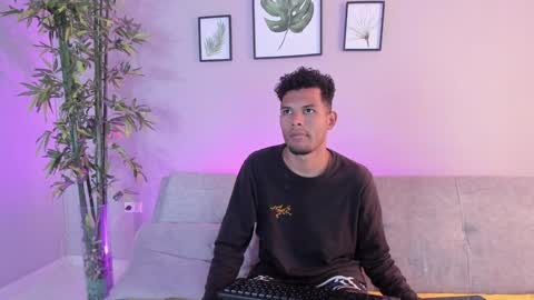 Mia online show from February 2025 09:50:01 PM