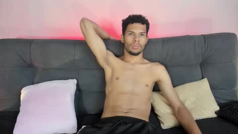 Mia online show from October 2025 07:23:01 PM