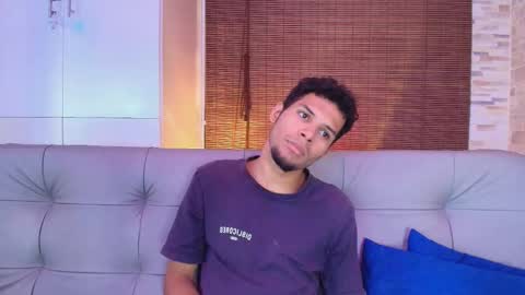 Mia online show from October 2025 07:14:02 PM