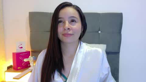 Snapshot of miamackleyn_ chatting on January 2026 03:49:01 PM MIA online show from January 2026 03:49:01 PM