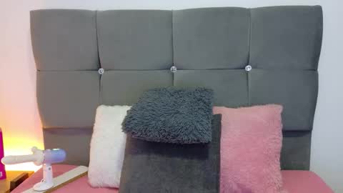 Snapshot of miamackleyn_ chatting on January 2026 02:22:02 PM MIA online show from January 2026 02:22:02 PM
