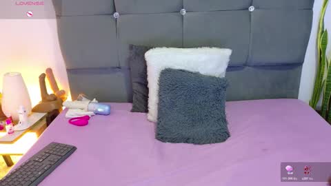 Snapshot of miamackleyn_ chatting on March 2026 02:12:02 PM MIA online show from March 2026 02:12:02 PM