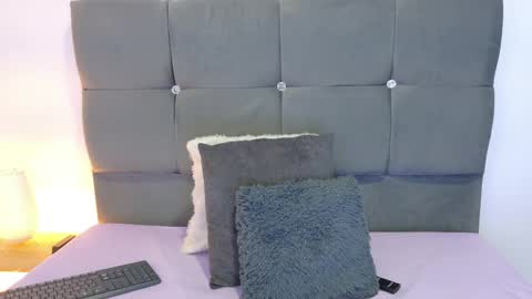 Snapshot of miamackleyn_ chatting on April 2026 03:12:01 PM MIA online show from April 2026 03:12:01 PM