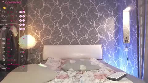 Snapshot of miamiameow chatting on November 2025 02:39:02 PM Mia online show from November 2025 02:39:02 PM