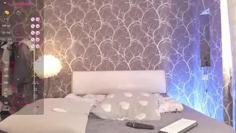 Snapshot of miamiameow chatting on November 2025 11:21:01 AM Mia online show from November 2025 11:21:01 AM