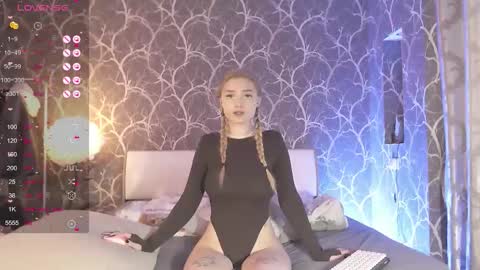 Snapshot of miamiameow chatting on November 2025 09:19:02 AM Mia online show from November 2025 09:19:02 AM