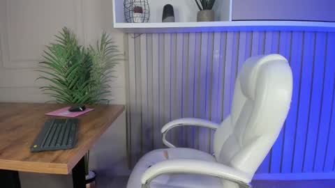 Mia  online show from January 2025 07:11:01 AM