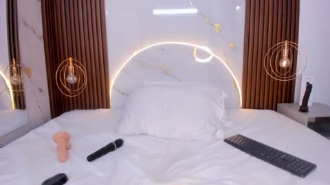 Mia  online show from January 2025 07:37:01 AM