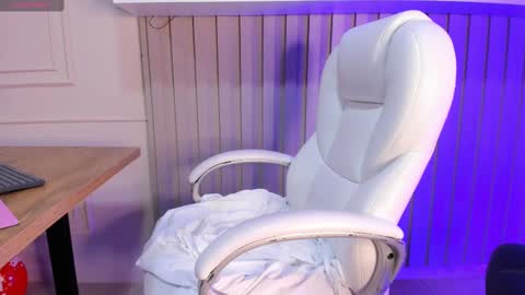 Mia  online show from February 2025 03:53:01 AM