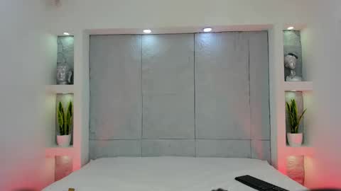 Snapshot of miamistrex chatting on November 2025 04:23:02 AM Mia Mistrex online show from November 2025 04:23:02 AM