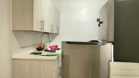 Snapshot of miamiworld chatting on March 2026 12:06:01 AM MiamiWorld online show from March 2026 12:06:01 AM