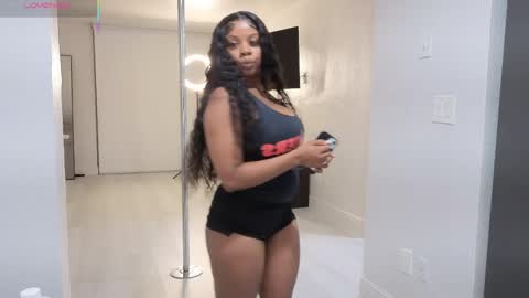 Snapshot of miamiworld chatting on April 2026 02:54:01 AM MiamiWorld online show from April 2026 02:54:01 AM