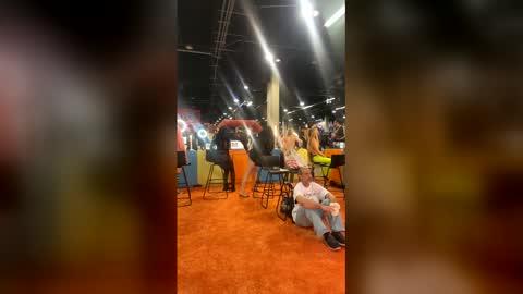 Snapshot of miamiworld chatting on April 2026 12:59:01 AM MiamiWorld online show from April 2026 12:59:01 AM