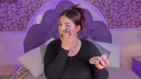 Snapshot of miamontoya chatting on November 2025 01:55:01 PM Mia -5 7001400 Follow online show from November 2025 01:55:01 PM