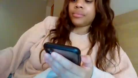 Snapshot of miamuffin8 chatting on December 2024 08:47:01 AM MiaMuffn online show from December 2024 08:47:01 AM