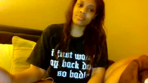 Snapshot of miamuffin8 chatting on January 2025 08:15:01 PM MiaMuffn online show from January 2025 08:15:01 PM