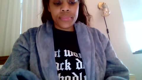 Snapshot of miamuffin8 chatting on January 2025 05:38:01 PM MiaMuffn online show from January 2025 05:38:01 PM