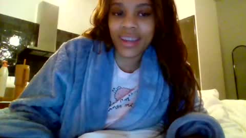 Snapshot of miamuffin8 chatting on February 2025 04:15:02 AM MiaMuffn online show from February 2025 04:15:02 AM