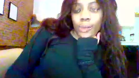 Snapshot of miamuffin8 chatting on September 2025 01:46:01 PM MiaMuffn online show from September 2025 01:46:01 PM