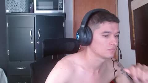 Snapshot of miaou_miaou chatting on February 2025 12:48:02 PM miaou_miaou online show from February 2025 12:48:02 PM