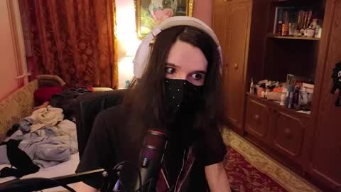 Kristien online show from November 2025 08:42:02 PM