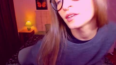 Mia online show from January 2025 09:40:01 PM