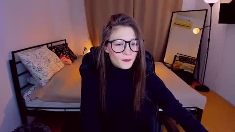 Mia online show from February 2025 03:03:01 PM