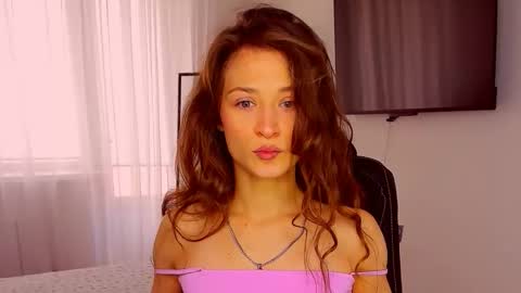 Mia online show from October 2025 08:35:01 AM