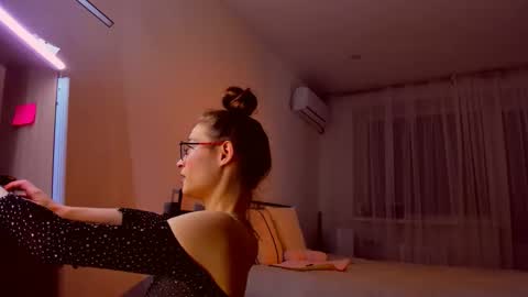 Snapshot of miapaw chatting on March 2026 05:30:01 PM Mia online show from March 2026 05:30:01 PM