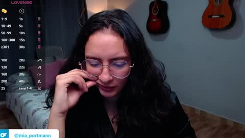 Snapshot of miaportman chatting on December 2024 12:51:02 PM MIAPORTMANN online show from December 2024 12:51:02 PM