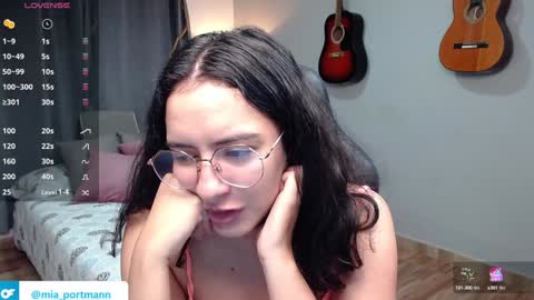 Snapshot of miaportman chatting on December 2024 12:08:02 PM MIAPORTMANN online show from December 2024 12:08:02 PM