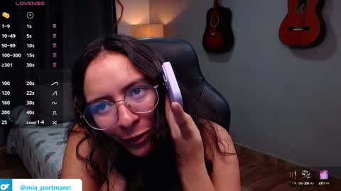 Snapshot of miaportman chatting on December 2024 12:16:02 PM MIAPORTMANN online show from December 2024 12:16:02 PM