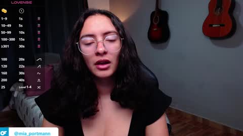 Snapshot of miaportman chatting on December 2024 09:28:02 AM MIAPORTMANN online show from December 2024 09:28:02 AM