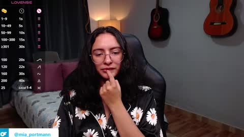 Snapshot of miaportman chatting on January 2025 10:52:02 AM MIAPORTMANN online show from January 2025 10:52:02 AM