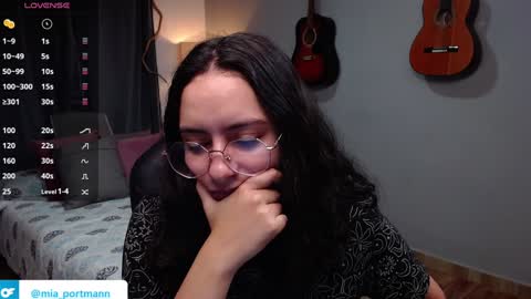 Snapshot of miaportman chatting on January 2025 12:14:01 PM MIAPORTMANN online show from January 2025 12:14:01 PM