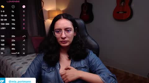 Snapshot of miaportman chatting on January 2025 02:55:01 PM MIAPORTMANN online show from January 2025 02:55:01 PM