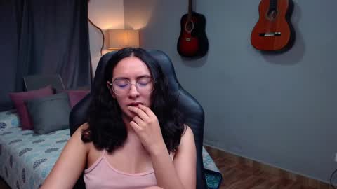 Snapshot of miaportman chatting on January 2025 03:18:02 PM MIAPORTMANN online show from January 2025 03:18:02 PM