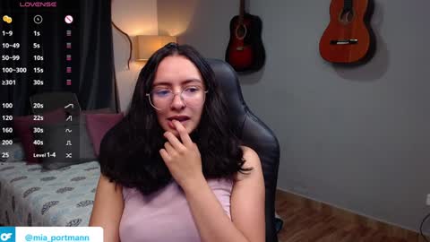 Snapshot of miaportman chatting on January 2025 09:39:02 AM MIAPORTMANN online show from January 2025 09:39:02 AM