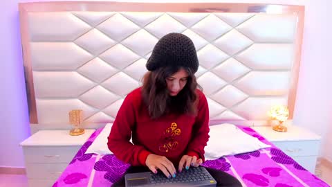 Sweetie Mia online show from February 2025 12:28:01 PM