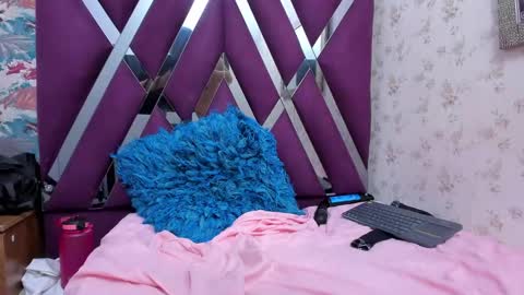 Mia Quevedo online show from February 2025 04:20:02 PM