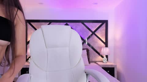 Snapshot of miasilverr chatting on December 2024 08:44:01 PM Mia online show from December 2024 08:44:01 PM